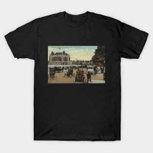 Early Days . Cars and Horses. T-Shirt